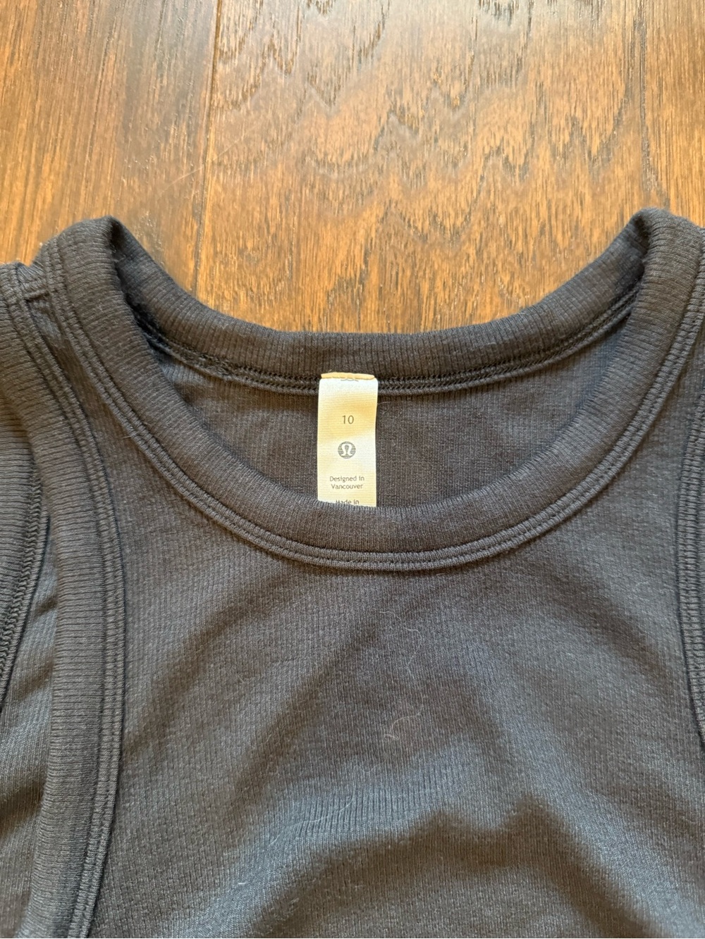 lululemon athletica Black Hold Tight Cropped Tank - Picture 3 of 3